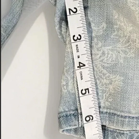 New Seven7 Shorts Cuffed Light Wash Embroidered Womens Knox Blue 4 - Picture 2 of 6